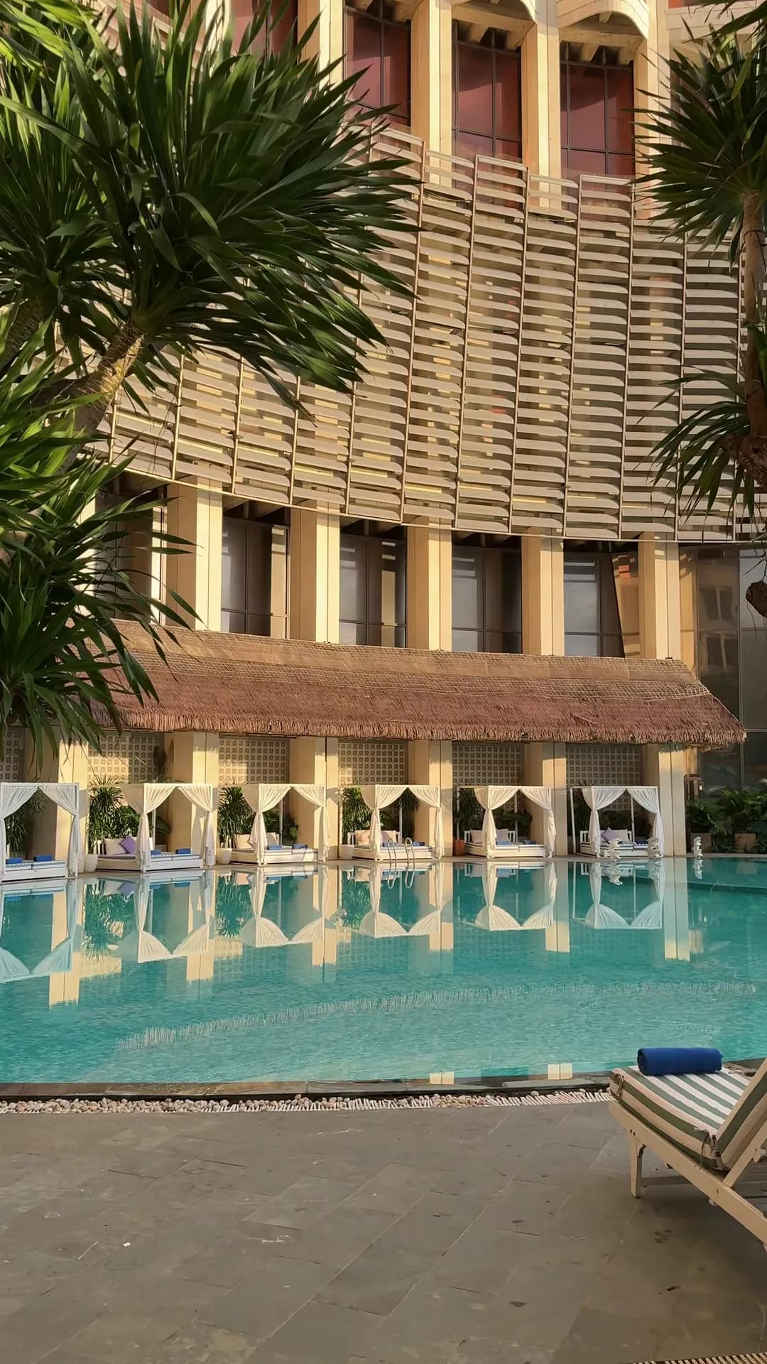 Holiday Beach Hotel Danang 8