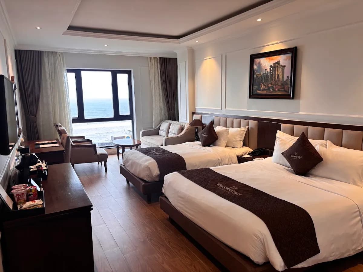 Monarque Hotel 8