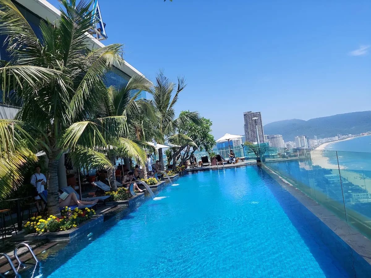 Sala Danang Beach Hotel 4