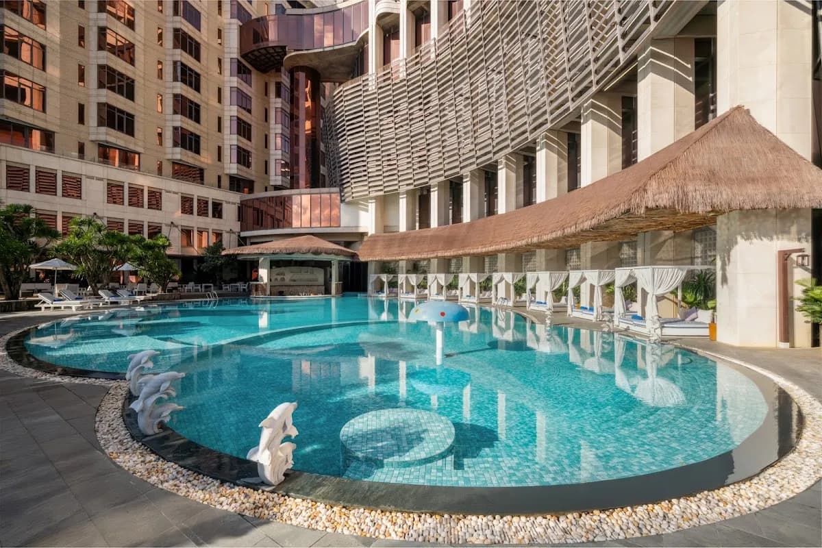 Holiday Beach Hotel Danang 7