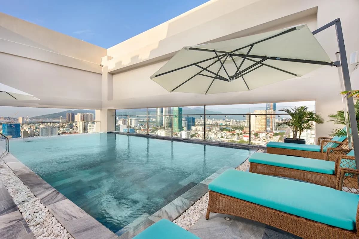 Khách sạn G8 Luxury Đà Nẵng 4