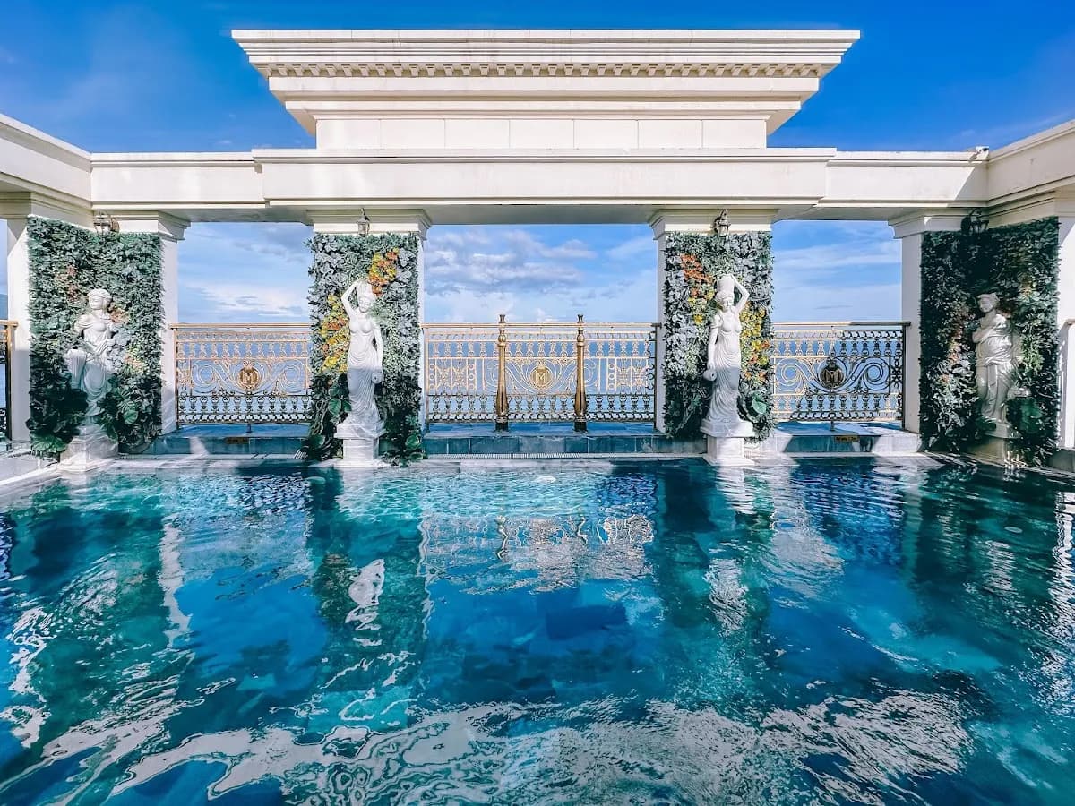Monarque Hotel 3