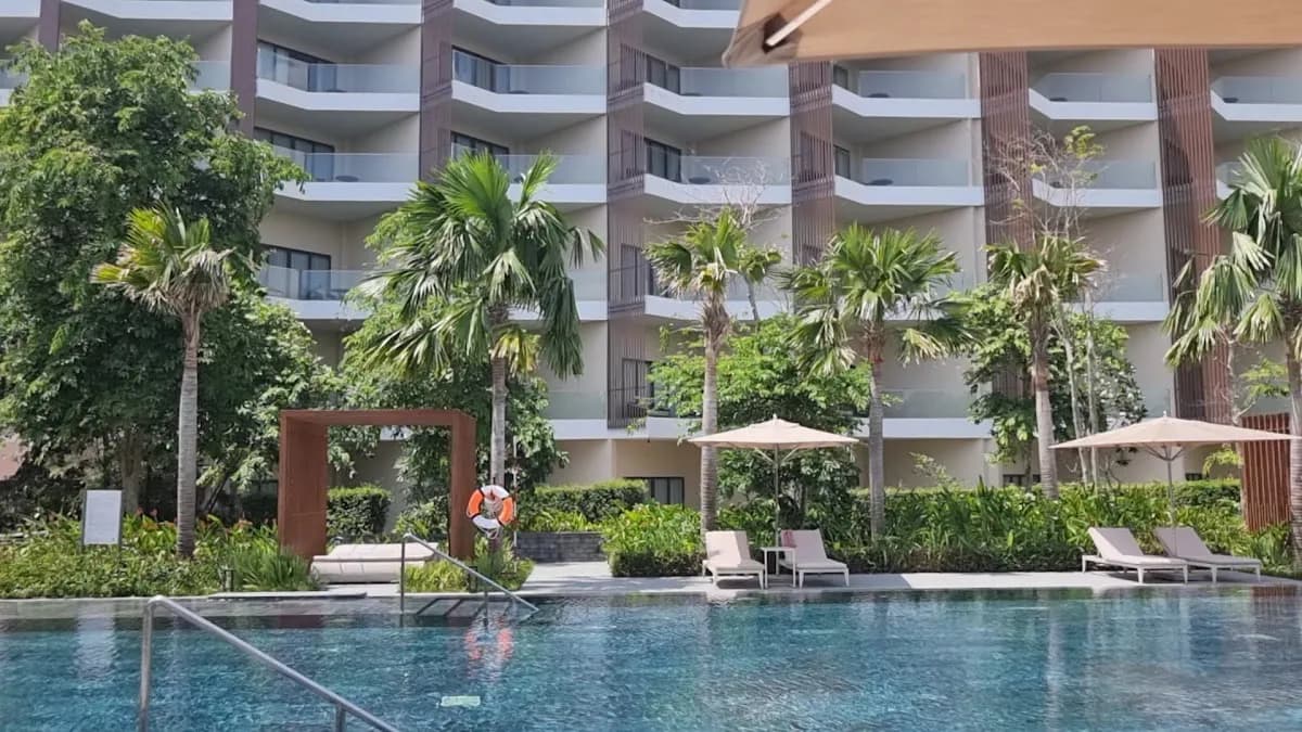 Crowne Plaza 8