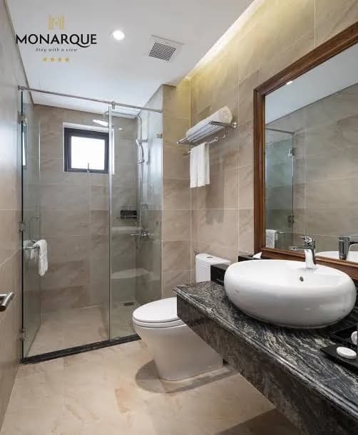 Monarque Hotel 4