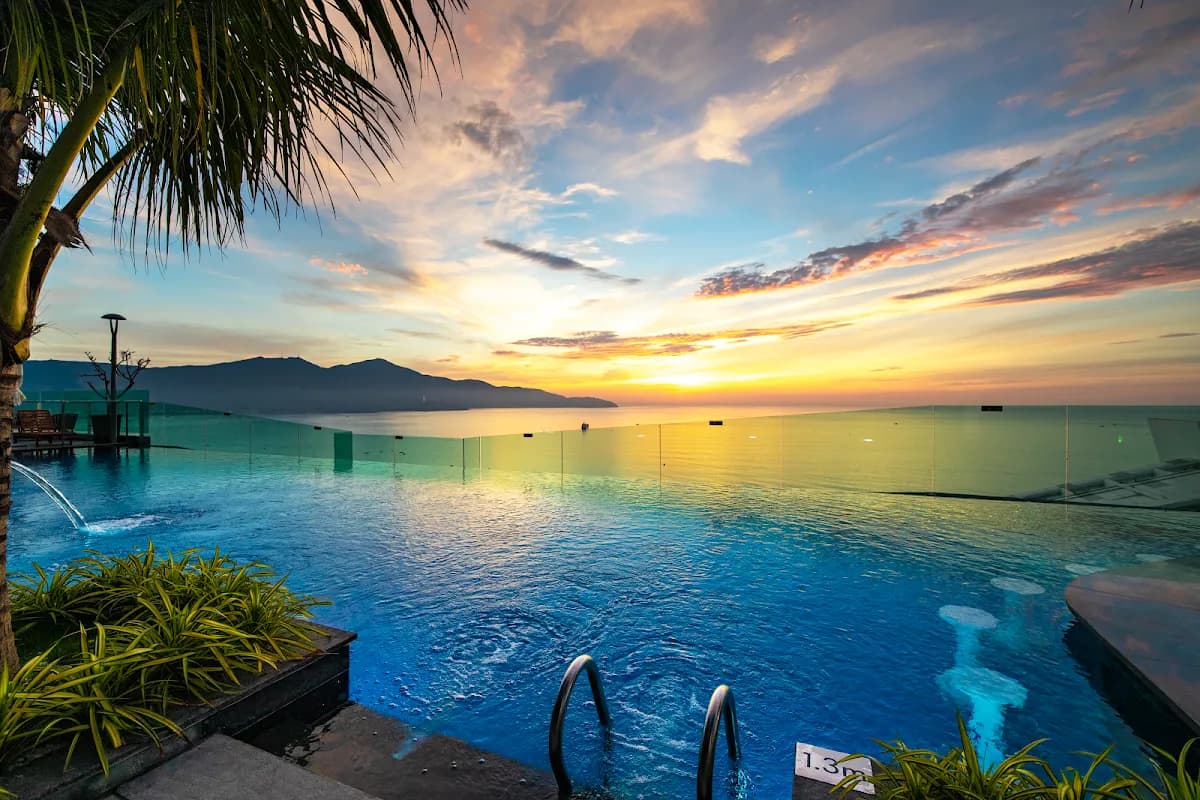 Sala Danang Beach Hotel 7